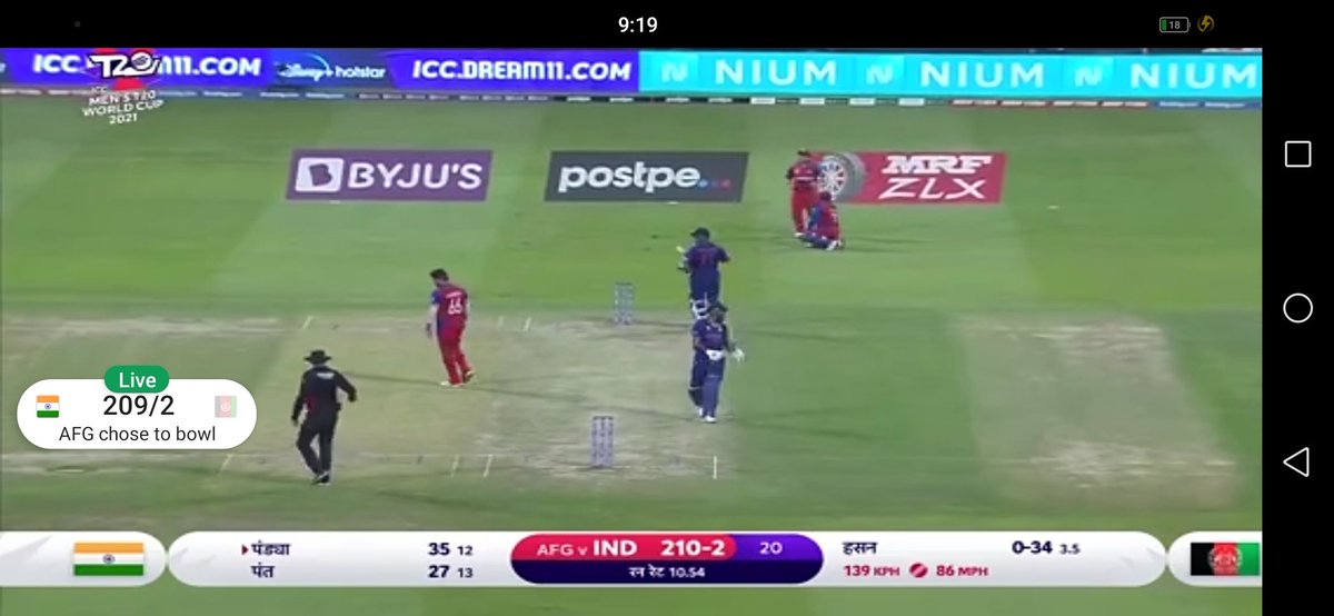 SubhamC29231156's tweet photo. @ChennaiIPL Great team work❤️❤️
Aab pta chala Virat ke jegha Pant ko kyu bheja gya😜
Warna match 150 per he khatam ho jata 😂🤣
@RishabhPant17 @hardikpandya7 @imVkohli @ https://t.co/bfPrDE0XNh