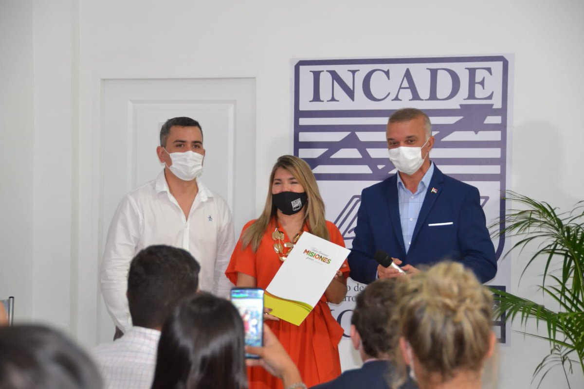 vjkreimer's tweet photo. El #INCADE realizó la Expo Emprendedor internacional 2021. Un privilegio compartir con la institución educativa un evento que llama a perfeccionarse, a analizar los escenarios laborales futuros y, sobre todo, a desarrollar el enorme potencial del emprendedurismo misionero. https://t.co/AEYDGYZ6TQ