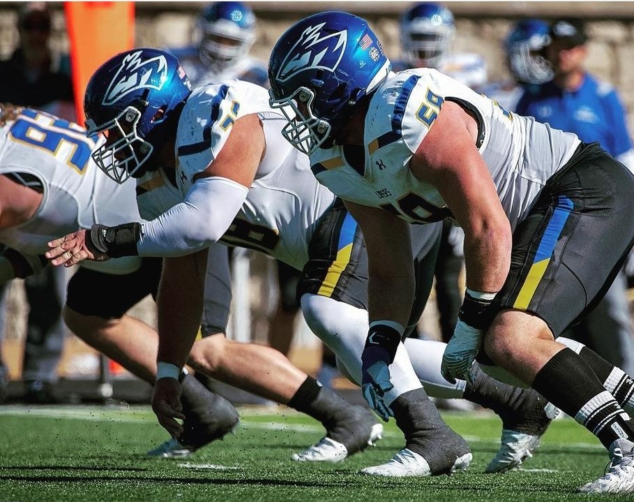 Tune in tomorrow to the Hub Sports Podcast as I interview Holdrege native and UNK's DE Blake Schroeder (<a href="/Schroed2016/">Blake Schroeder</a> ) as we talk about the play that got him on ESPN, playing his 6th year and many more. You wouldn't want miss this.
#Lopers
#Lopeshow
#therise