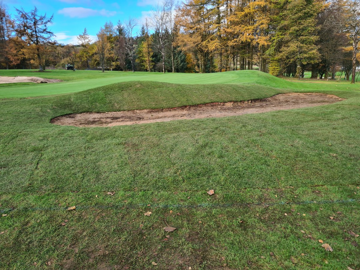 barrymcc7's tweet photo. The first load of turf (490 rolls) for the bunkers arrived this afternoon.
Fingers crossed the weather plays the game over the next couple of weeks to get the bunkers completed. https://t.co/6nXMSmJhp9
