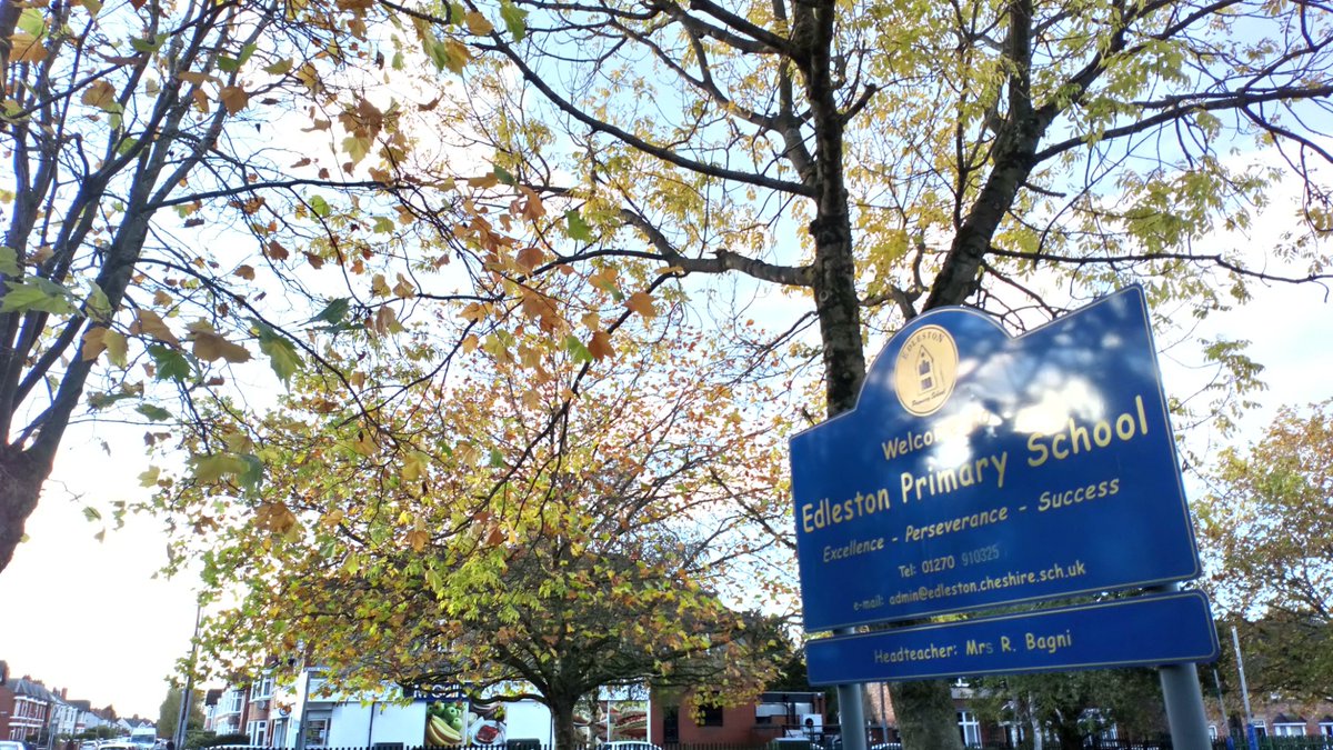 CreweWestPol's tweet photo. PCSO Jen Jolley has dealt with problem parking at Edleston Primary School this afternoon.
You cannot park on yellow zigzags, textured drop curbs, or within 10m of a junction.
Moving forwards Fixed Penalty Notices will be issued.
#CreweWest #WeCare https://t.co/g0dyHV5T7w