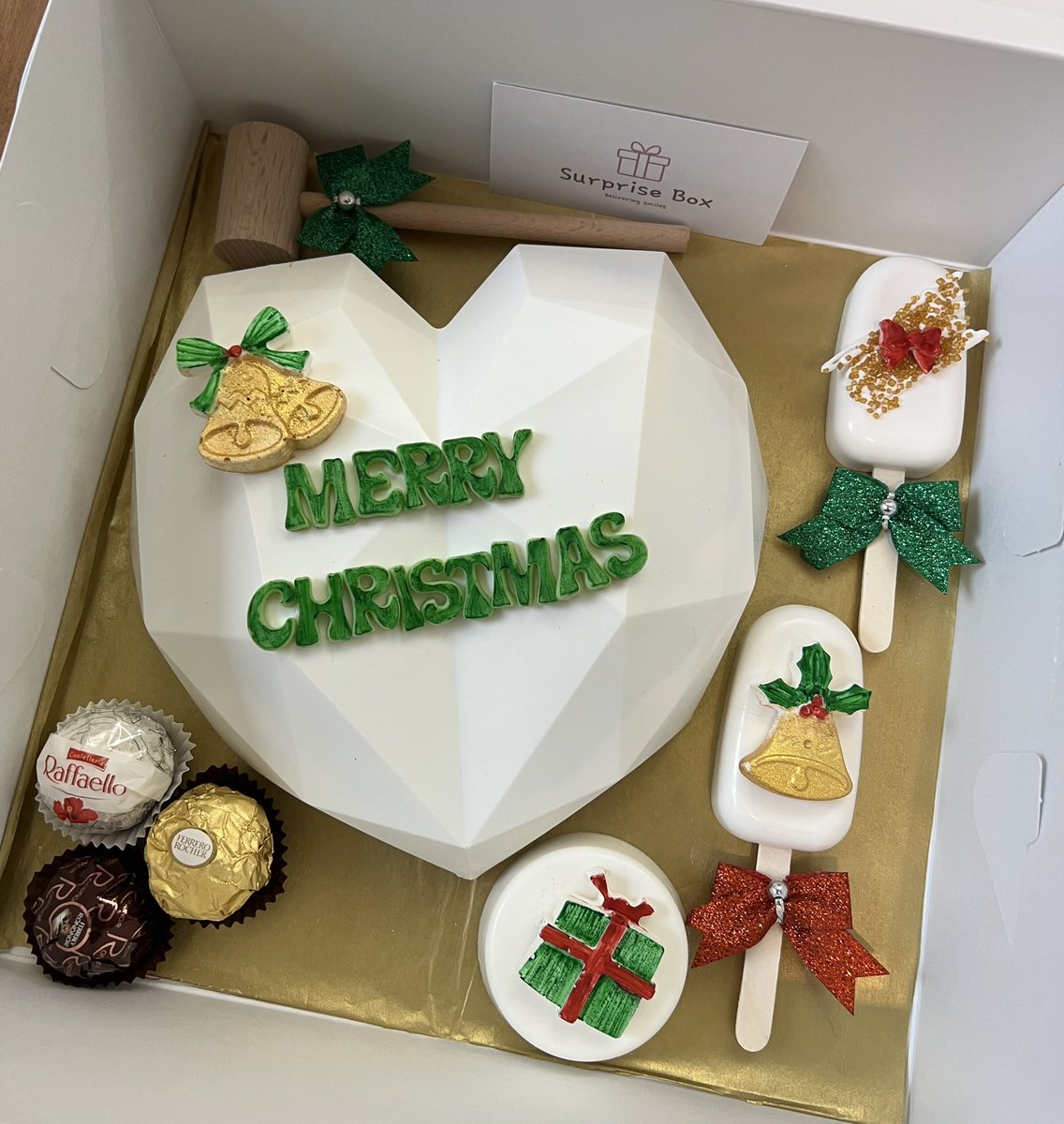 surpriseboxca's tweet photo. Christmas Smash Cake!

#surpriseboxca
#surpriseboxyyc
#deliveringsmiles 
#surprise
#giftboxes
#bestideaever 
#yycnow 
#yyc 
#calgary 
#chocolatelover
#smashcakesyyc 
#smashcake https://t.co/6qrA99k5s1