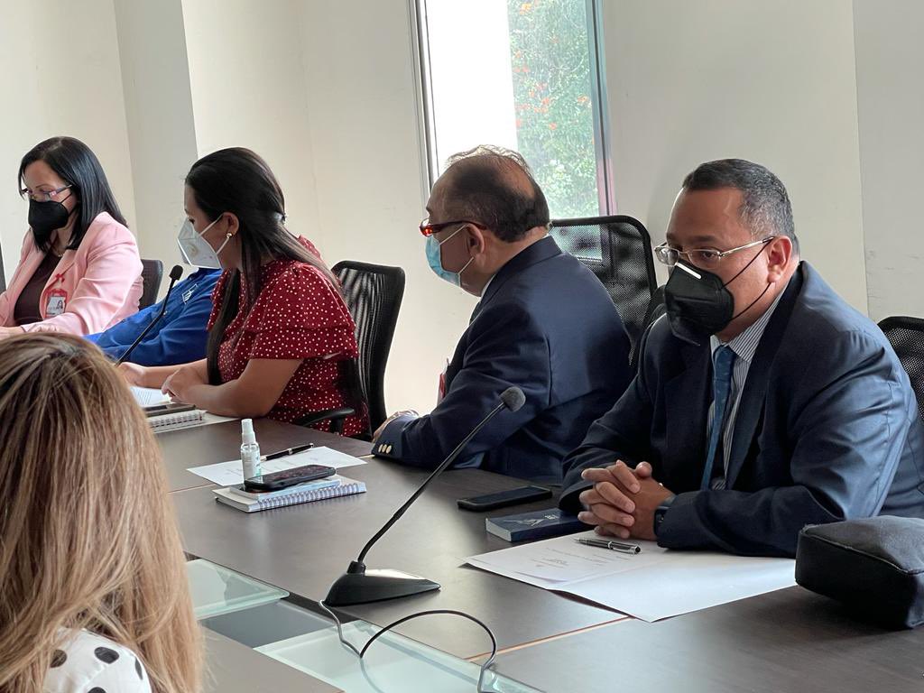 DipRonderos's tweet photo. ¡Seguimos trabajando por el rescate de la industria petrolera!

Esta mañana en la Comisión Permanente de Energía y Petróleo de la @Asamblea_Ven discutimos lo que pensamos debe ser la primera aproximación a una Ley de Energías Renovables para nuestro país.
#3Nov https://t.co/9mOIRMfaSM