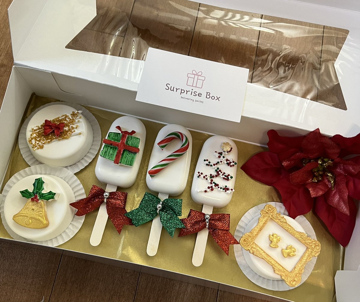 surpriseboxca's tweet photo. Sweet Medium Christmas Box!

#surpriseboxca
#surpriseboxyyc
#deliveringsmiles 
#surprise
#giftboxes
#bestideaever 
#yycnow 
#yyc 
#calgary 
#chocolatelover
#cakesicles https://t.co/Q7NKFqdJMC
