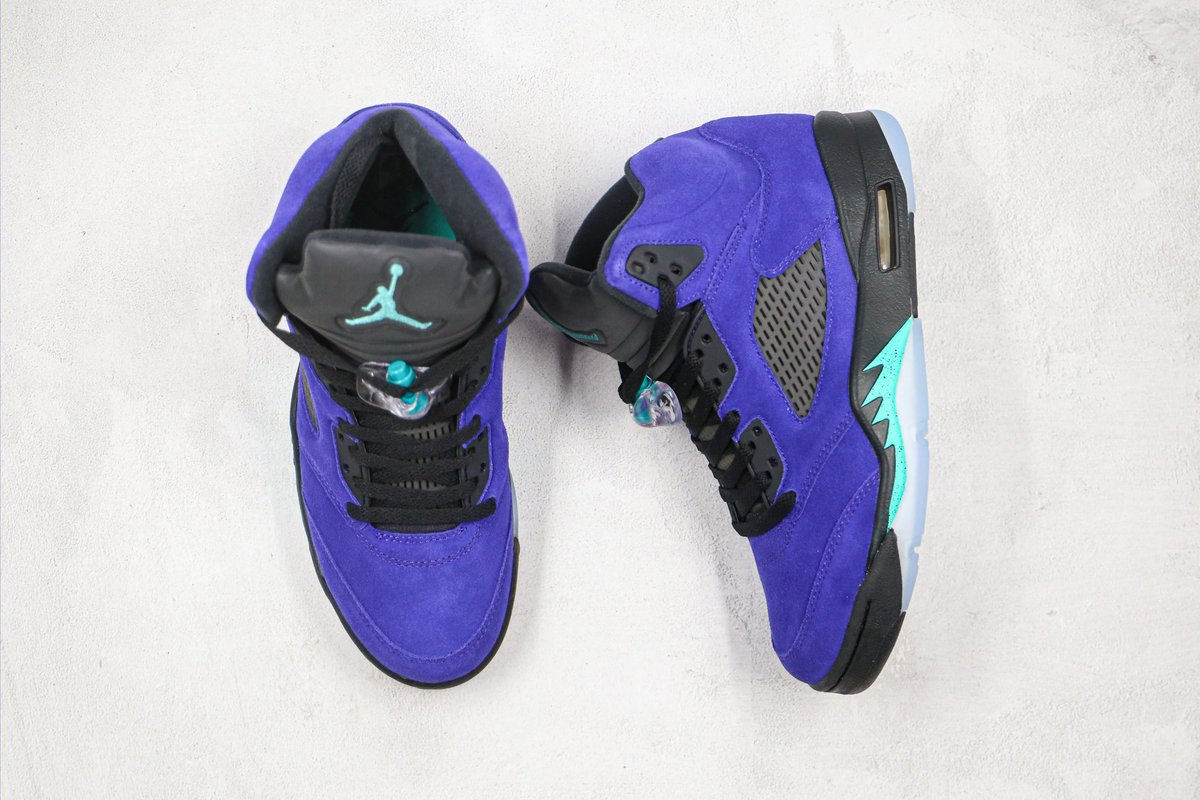 HKicksA's tweet photo. 👀 Hit me for these 🥵🥶🔌

#HKA #WeGotEm https://t.co/Tz6apEReUd
