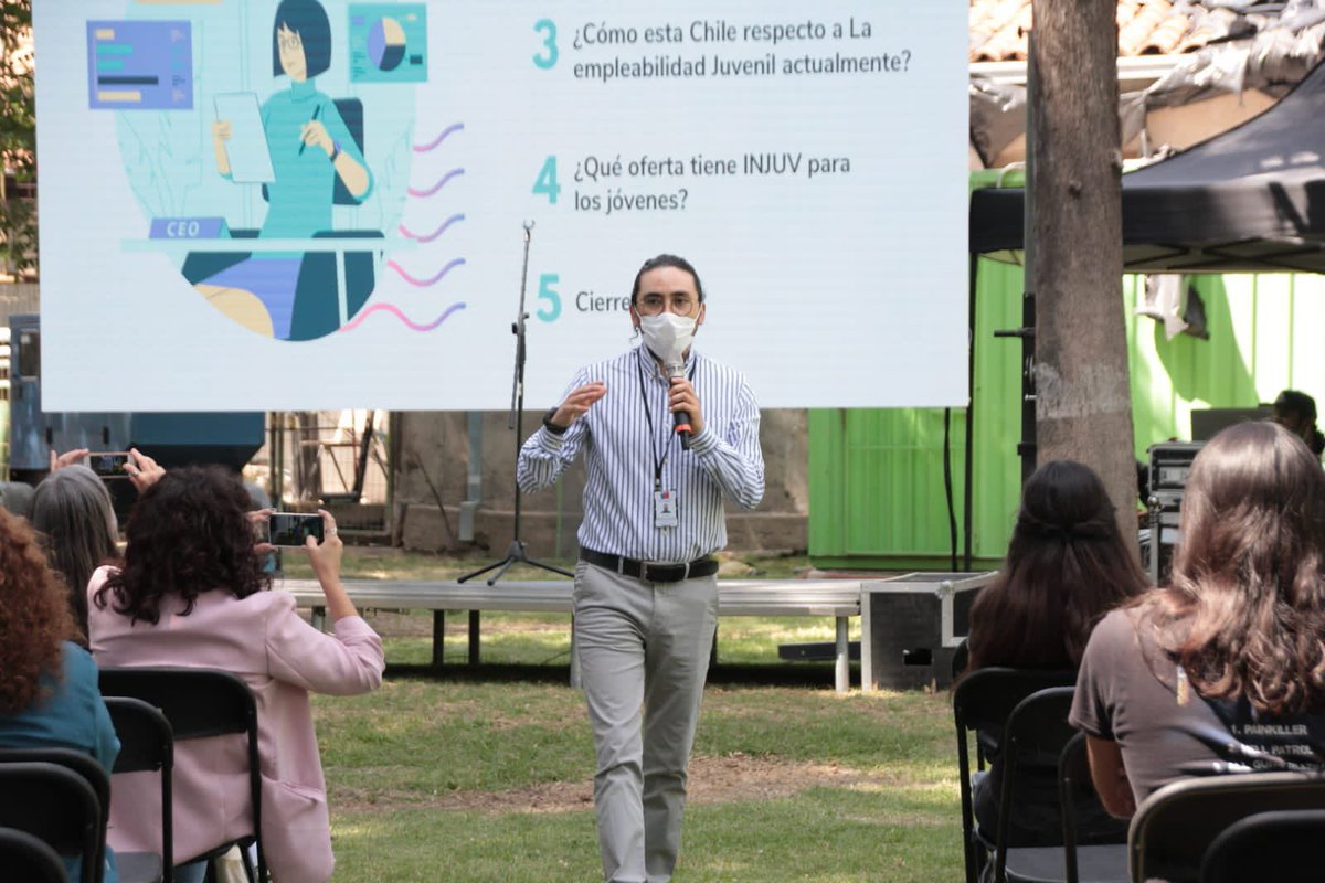 InjuvChile's tweet photo. El encargado nacional de nuestros #INHub, Guillermo Suárez, realizó el taller “Habilidades para la empleabilidad” y presentó la oferta INJUV en temáticas laborales a jóvenes de #Renca 🙌🏻 https://t.co/w9v4Ii91Au
