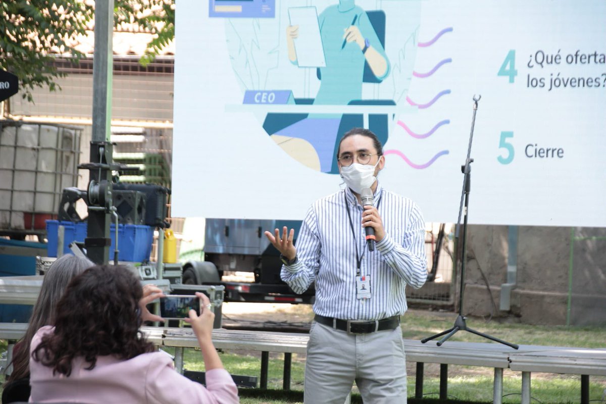 InjuvChile's tweet photo. El encargado nacional de nuestros #INHub, Guillermo Suárez, realizó el taller “Habilidades para la empleabilidad” y presentó la oferta INJUV en temáticas laborales a jóvenes de #Renca 🙌🏻 https://t.co/w9v4Ii91Au