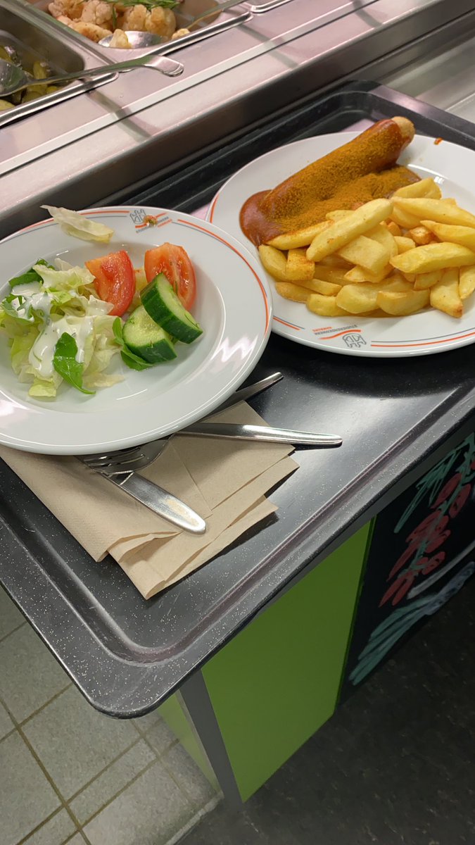leamasc's tweet photo. Bin grad an der Uni @HHMediaSchool zu Gast im Online Marketing Camp - da kommen @onkomm-Ersti-Gefühle hoch, inklusive Mensaessen 🍟

Ist die 8. Generation #onkomm eigentlich schon bei Twitter? https://t.co/zbvu465t0H
