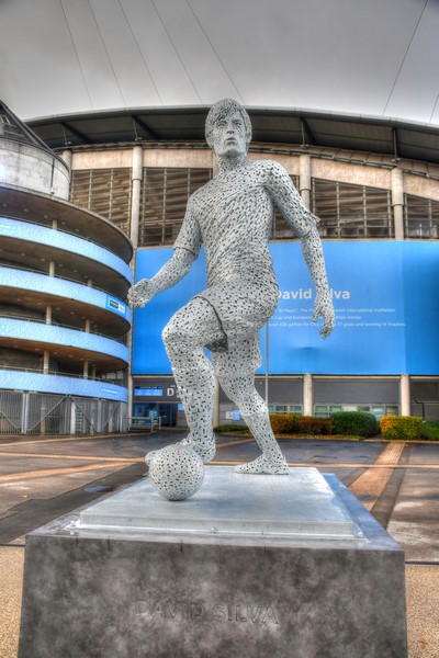 WorksScott's tweet photo. Vincent Kompany and David Silva statues at the Etihad stadium in Manchester. https://t.co/0jJvK8qGNv