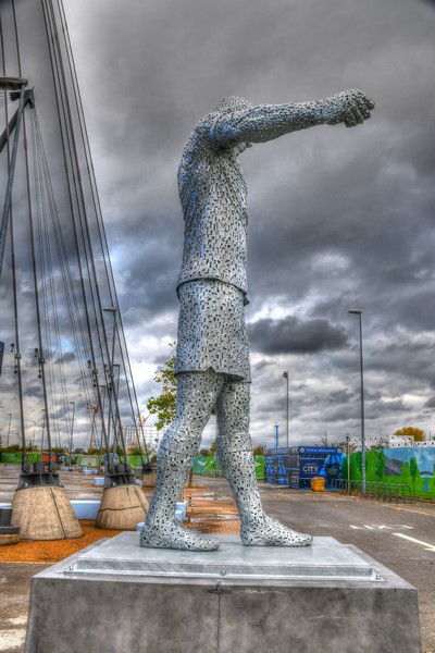 WorksScott's tweet photo. Vincent Kompany and David Silva statues at the Etihad stadium in Manchester. https://t.co/UvqjIu85DP