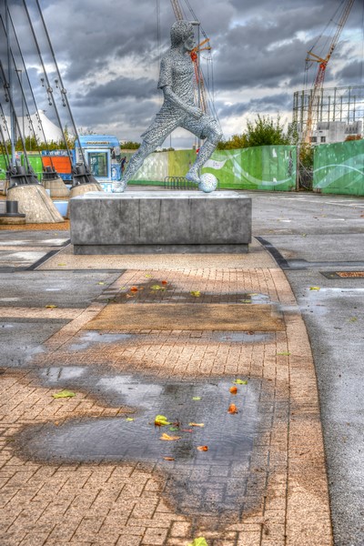 WorksScott's tweet photo. Vincent Kompany and David Silva statues at the Etihad stadium in Manchester. https://t.co/UvqjIu85DP