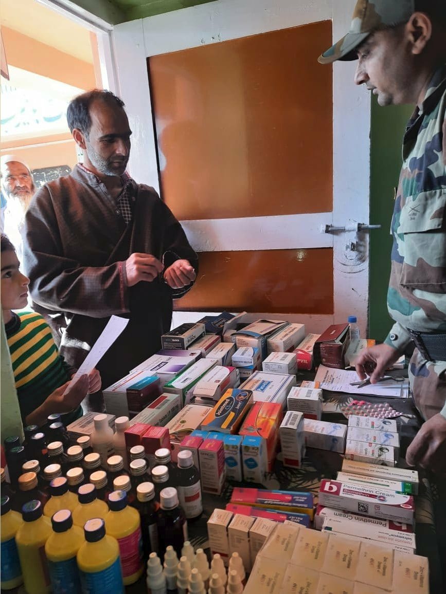 AwamFor's tweet photo. #IndianArmy org #medical camp is continuing its earnest efforts of #health care for local area's at J&amp;K. 
#ENHYPEN
#الإسماعيلية #محمد_بن_سلمان #بنك_مسقط #بوليفارد_رياض_سيتي
 #الجو_ما_ينقصه_غير 
#معلقات_ينتظرن_الإنصاف
#غریب_کا_قاتل_عمران_خان https://t.co/vf00g1X3W8