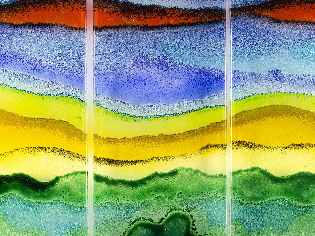 jodownsglass's tweet photo. #wednesdaymood "Look at the world through rainbow coloured glasses."

This striking rainbow triptych will be a beautiful bright addition to any home! Available via the Jo Downs website... 

#rainbow #jodowns #handmadecornwall #fusedglass #interiordecor #interiordesign https://t.co/9gGSZzYkf3