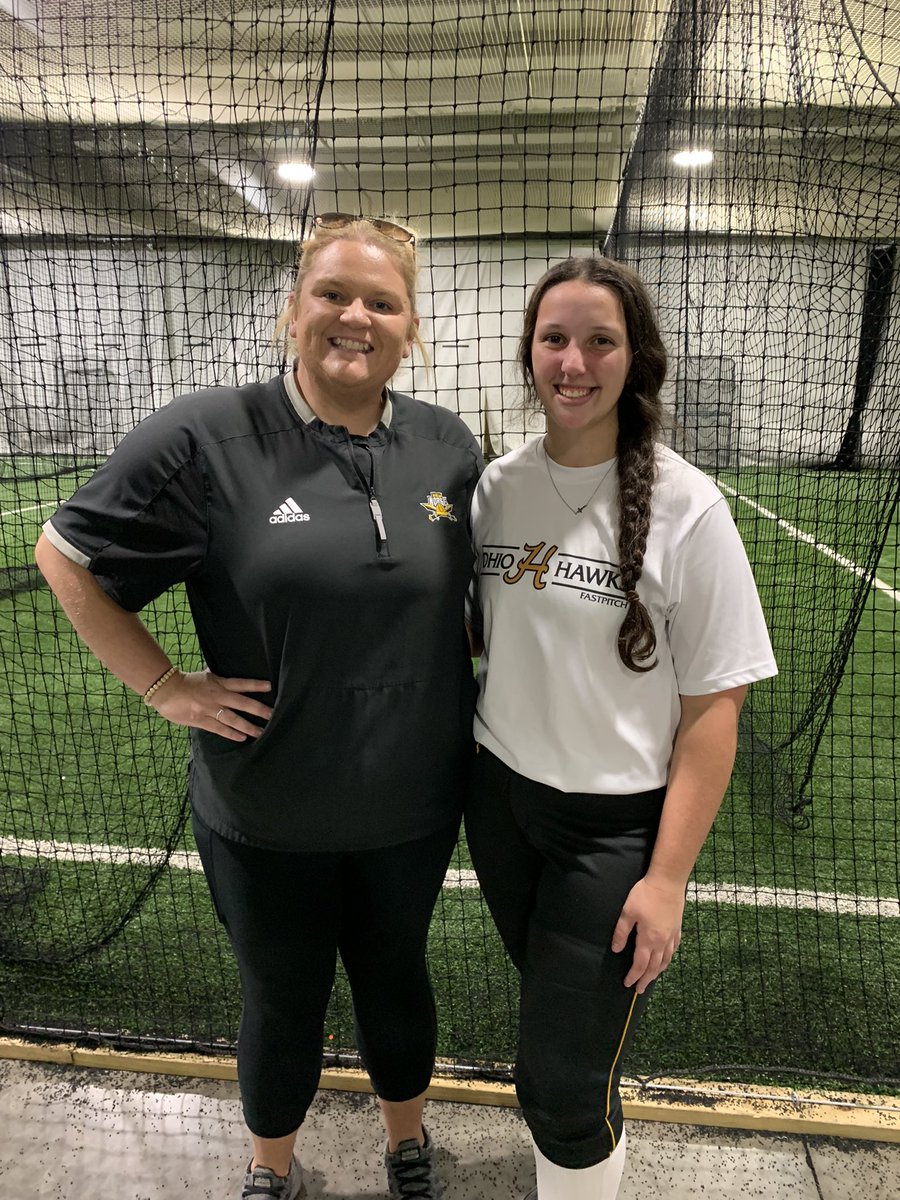 EmilyNadeau11's tweet photo. I had the opportunity to learn from Coach Duncan the past few weeks! I learned some new drills and strategies that I am excited to work on at home and take to the plate! @OhioHawks https://t.co/53f6WizGNv