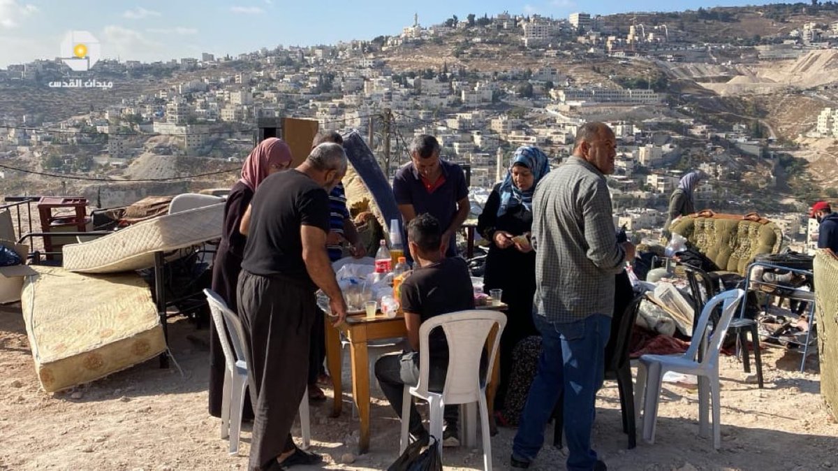 swilkinsonbc's tweet photo. Palestinian family have to eat breakfast on the rubble of their home after israeli occupiers demolished it this morning in Jabal Al-Mukabir https://t.co/dN8NRsSJhC