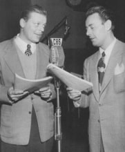 #ThoseOldRadioShows
11/3/21
10pm–Let George Do It–Robert Bailey,
10:30pm–FBI In Peace & War-Martin Blaine & Donald Briggs,
11pm–Suspense–James Mason,
11:30pm–Father Knows Best–Robert Young & Jane Wyatt,
12am–Broadway Is My Beat–Larry Thor,
12:30am–Dragnet–Jack Webb https://t.co/L8Wze4Svyw