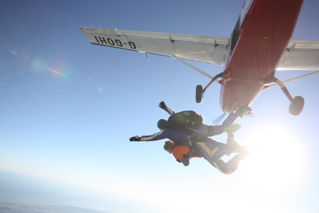 SVS_News's tweet photo. Felix Connell (Upper Sixth) has been fundraising for Alzheimer's Research UK. After the first attempt was cancelled due to bad weather, he finally managed to complete the skydive, from 12,000 feet, over Half Term at Headcorn Aerodrome.

Read more here - https://t.co/DK6lCI16E5... https://t.co/Pg0ACyibE8