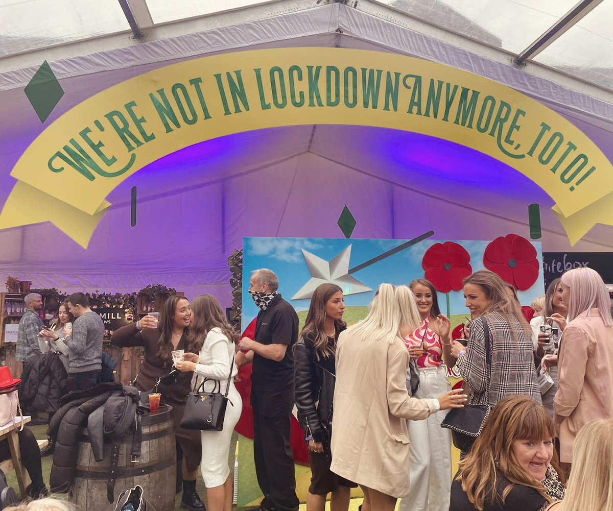 EvolveGroup4's tweet photo. Did you head down to Edinburgh Cocktail Week this year…we deffo did! Edinburgh Cocktail Week wanted to go big this year and we worked with them to make their Wizard of Oz theme a reality and we think it all came together magically! #edinburghcocktailweek #signage #activations https://t.co/ueI4l0PNvN