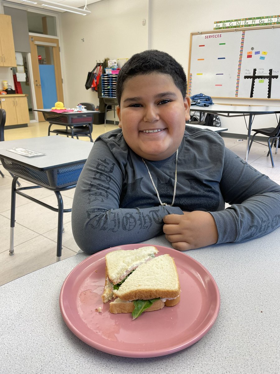 mrswalshsped's tweet photo. Making connections while we’re making sandwiches 🥪 #lunchbunch https://t.co/Kqz57t00GV