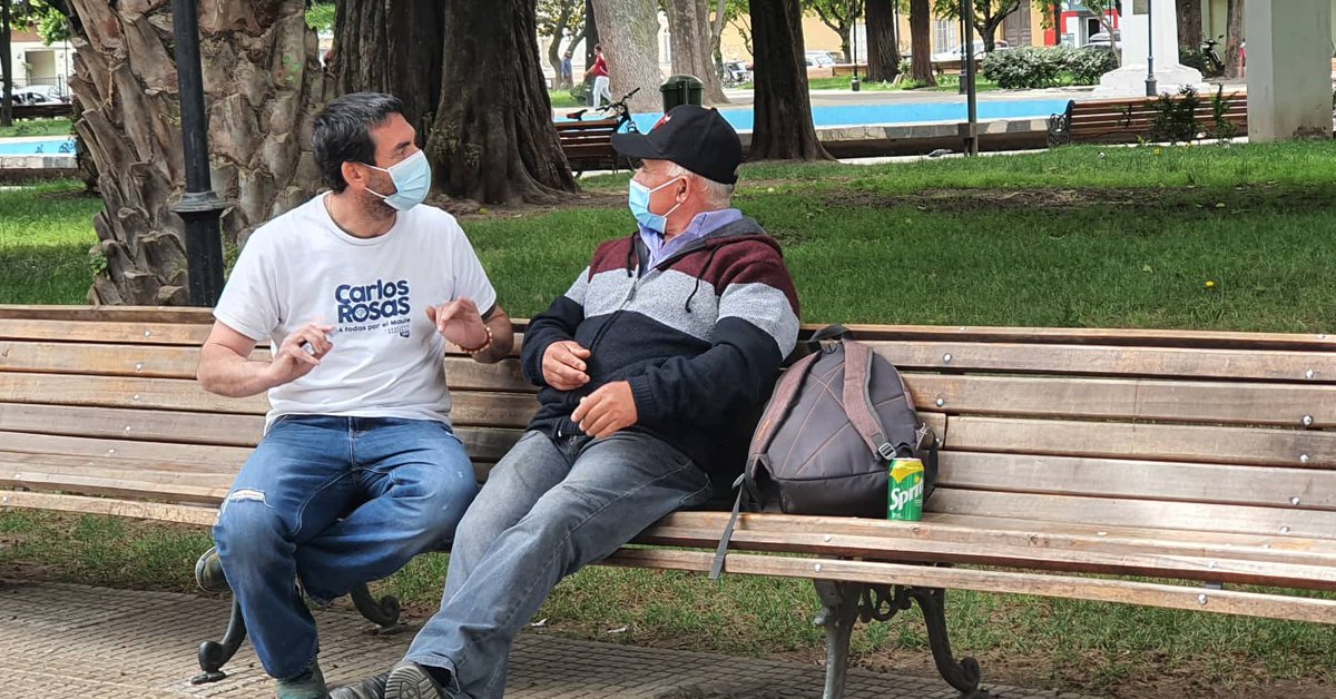 Crosasmaule's tweet photo. Gran cariño de las vecinas y vecinos de #Molina 
Nos recibieron con mucha alegría 
Vota 152
#CarlosRosas #ATodasPorElMaule https://t.co/ZfJLCkyUnN