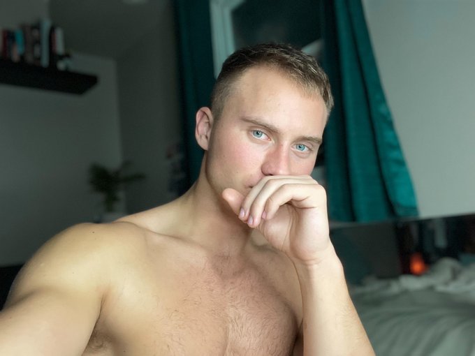 the body                       the face https://t.co/sqwkZNkfes