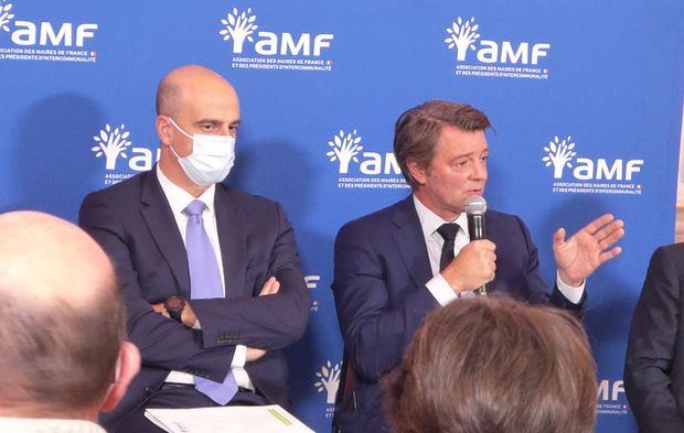 Le_Moniteur's tweet photo. Face à la #recentralisation, les maires de France affichent leur unité | #SMCL
@salondesmaires
https://t.co/WjB5PRY69l https://t.co/Ejx4wOUESg
