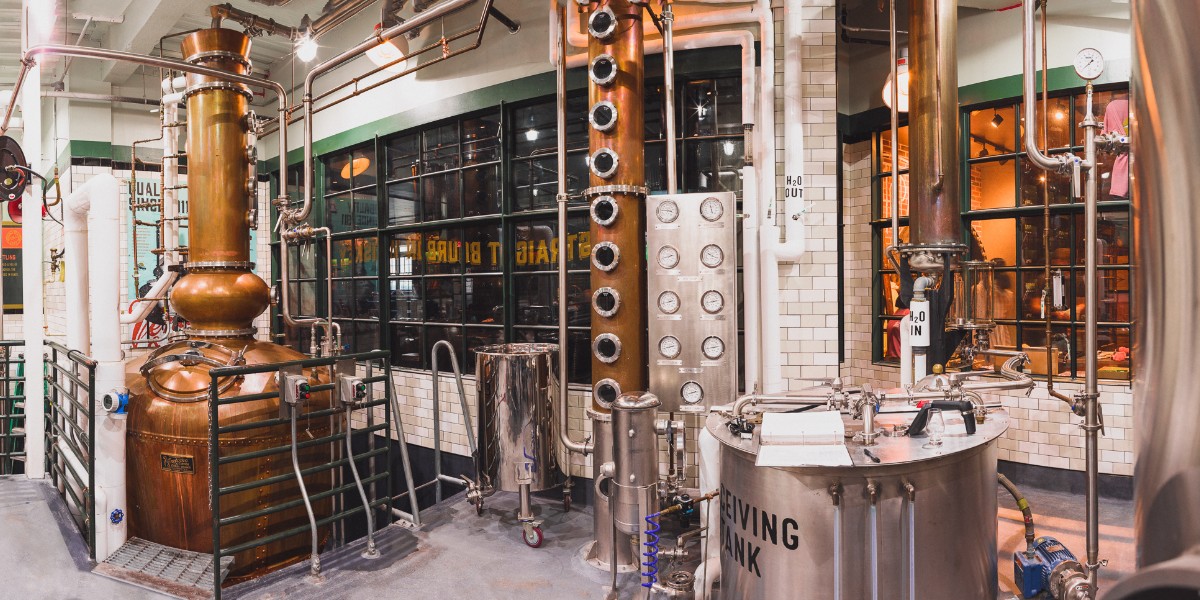 Tarnished_Truth's tweet photo. Want to see what’s cooking at at our Virginia Beach distillery? Let us show you around! Book your Tarnished Truth distillery tour + bourbon tasting now 👉 https://t.co/XWLkN7xGpI. #visitvabeach #visitva #tarnishedtruth https://t.co/6ObPtI7Ydo