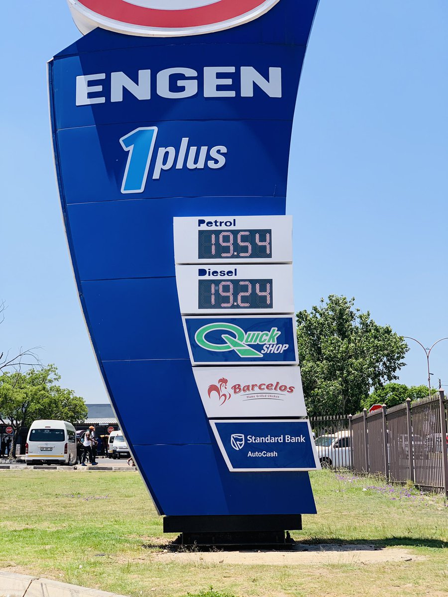 SihleMahamba's tweet photo. Just take a look at how the life of an ordinary South African have become so expensive within a space of 6 years. 💔 https://t.co/O47v7Uqpr2