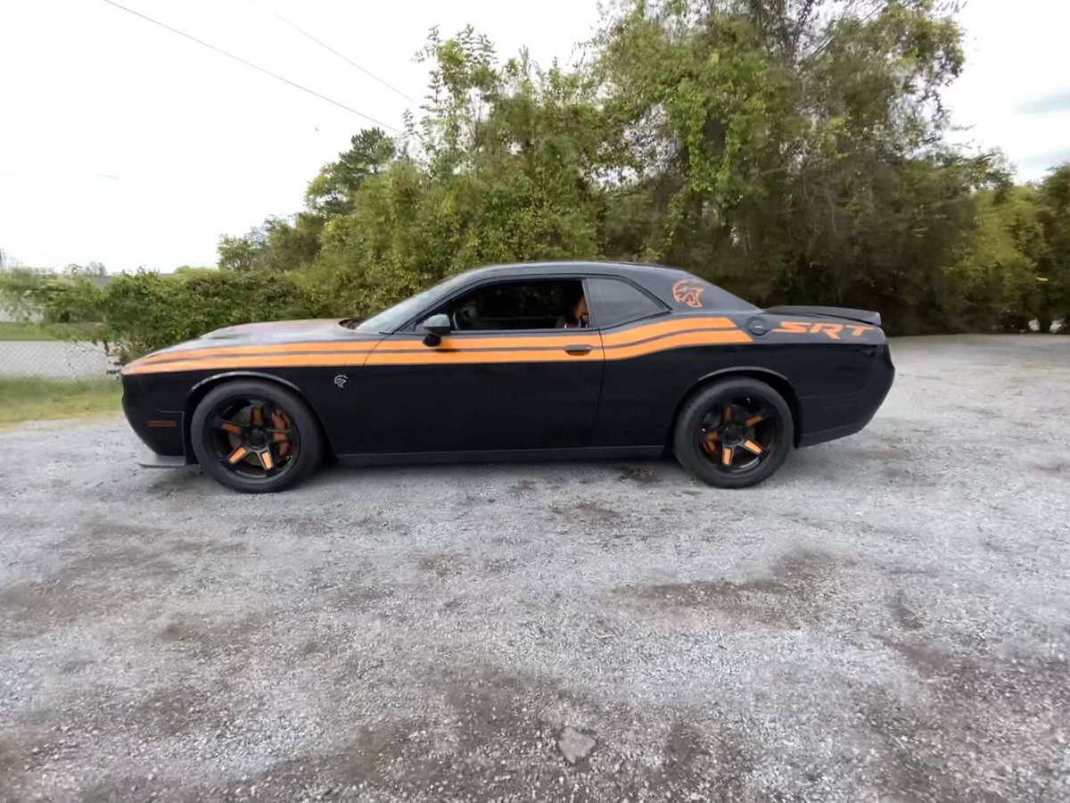 Manheim_NASH's tweet photo. Halloween may be over but we still love this mix of orange and black. Check out this 2015 #Dodge #Challenger SRT #Hellcat available right now in our local area on #ManheimExpress!
𝟰.𝟯 𝗖𝗥 | 𝟯𝟯.𝟲𝗞 𝗠𝗶𝗹𝗲𝘀 | $𝟰𝟴𝗞 𝗠𝗠𝗥
Bid Now ➡ https://t.co/86gYps2OaR https://t.co/LTALBkFsch