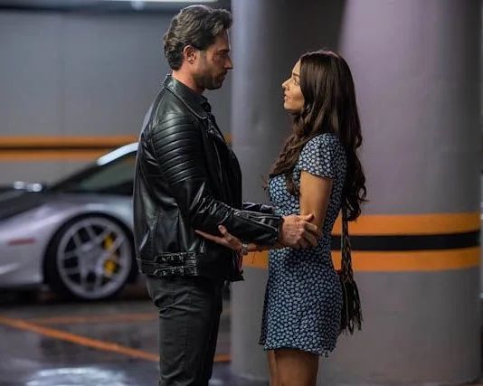 Boyerulli_Fans's tweet photo. "No deja de sorprenderme ver mis guiones hacerse realidad en el set! 🙌🏼 Gracias bardasano por confiar en mi trabajo! Y rsrarenas por ser una co equiper de lujo!" @sebastianrulli via estherfeldman #LosRicosTambiénLloran https://t.co/ixQzBEin6X