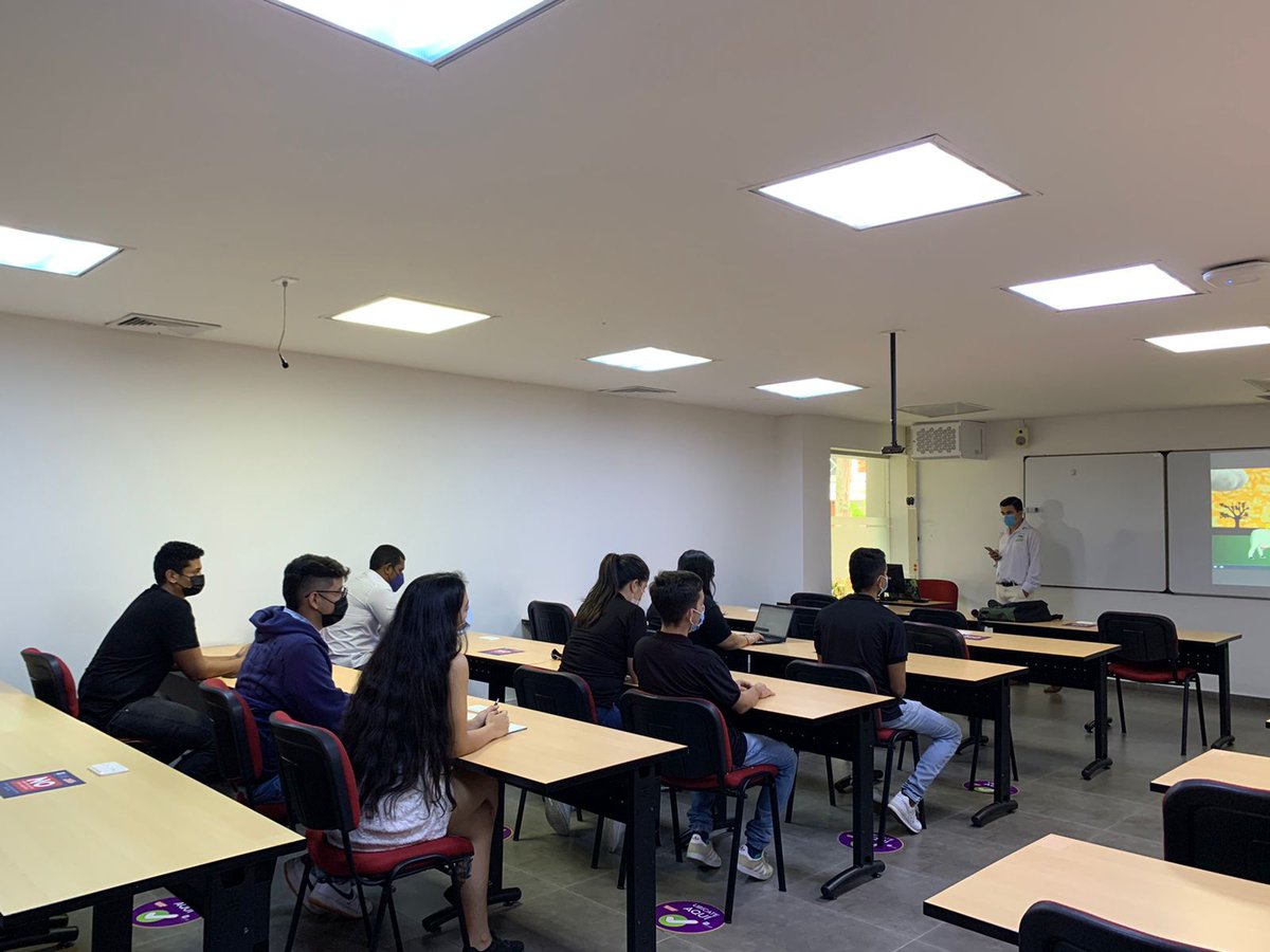 CanalTRO's tweet photo. #tvmorfosis 📺 en #Bucaramanga. 

Jóvenes participan activamente de las #masterclases en la #Unab, donde se expone lo mejor de la industria audiovisual iberoamericana. 

Conéctate con nuestros talleres programados hasta mañana, por la señal del #GranSantander. https://t.co/d47llCX2Fa