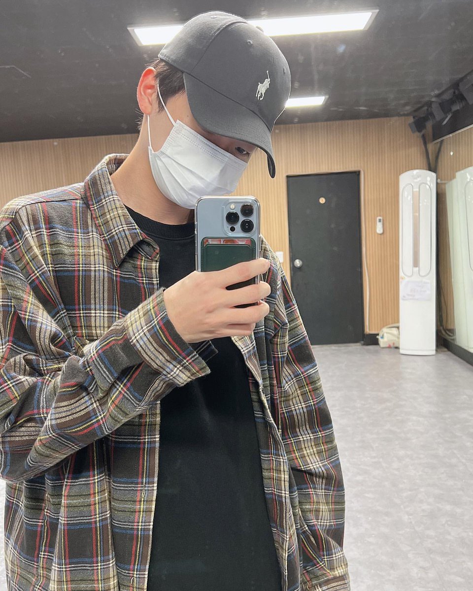 ًJungmo. tweet media