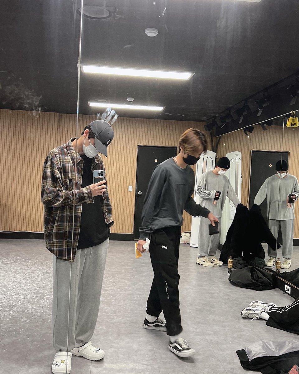 ًJungmo. tweet media