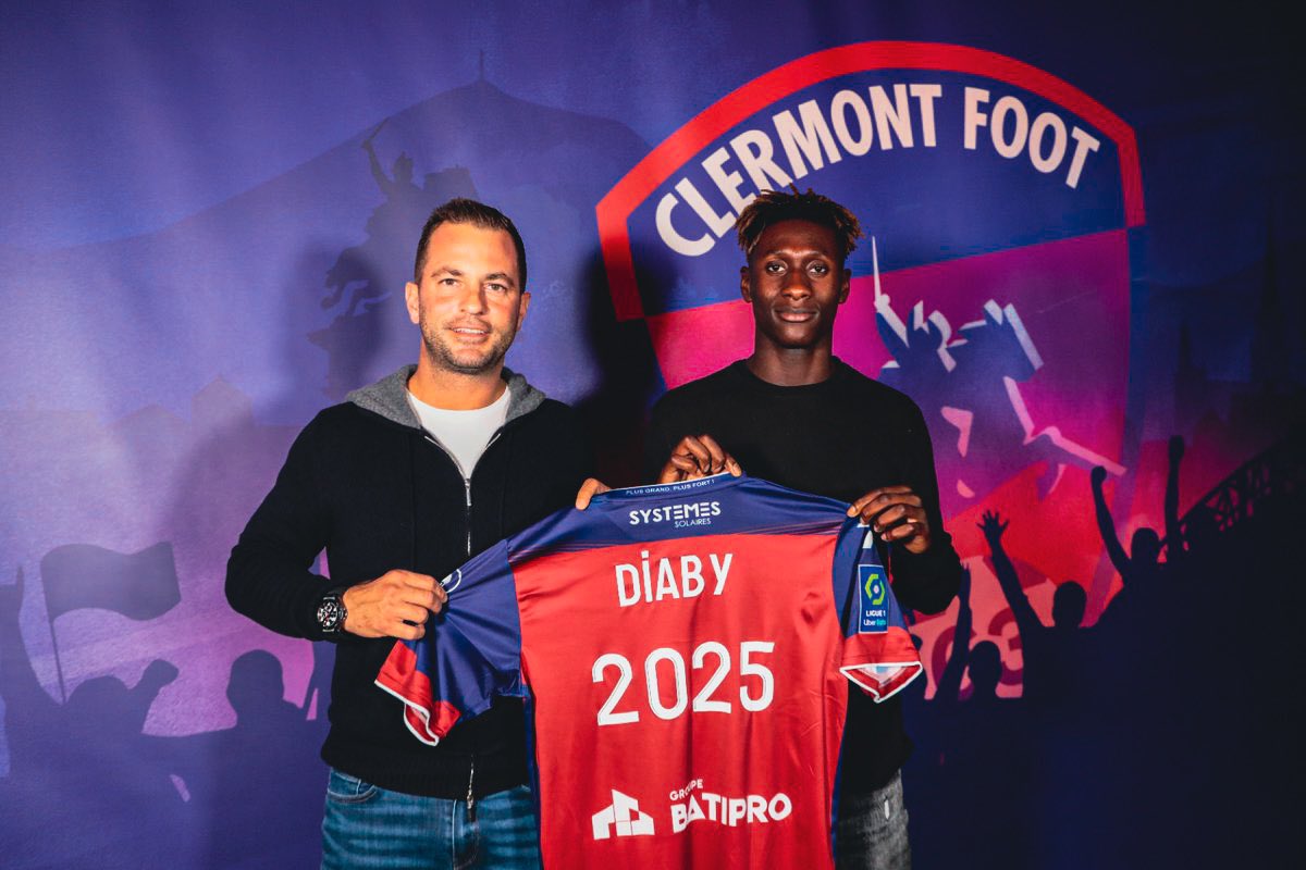andrezieuxbthfc's tweet photo. ✍️ 𝗨𝗻 𝗳𝗮𝘂𝗰𝗼𝗻 𝘀𝗶𝗴𝗻𝗲 𝗲𝗻 𝗹𝗶𝗴𝘂𝗲 𝟭  

Félicitations à notre ancien faucon Yadaly DIABY pour la signature du premier contrat professionnel de sa carrière avec le club de Ligue 1 @ClermontFoot 

〰️ 
#TeamFaucon 🔵🔴 | #Faucon #SecondEnvol #national2 #doussonacademy https://t.co/XJNPuxmsor
