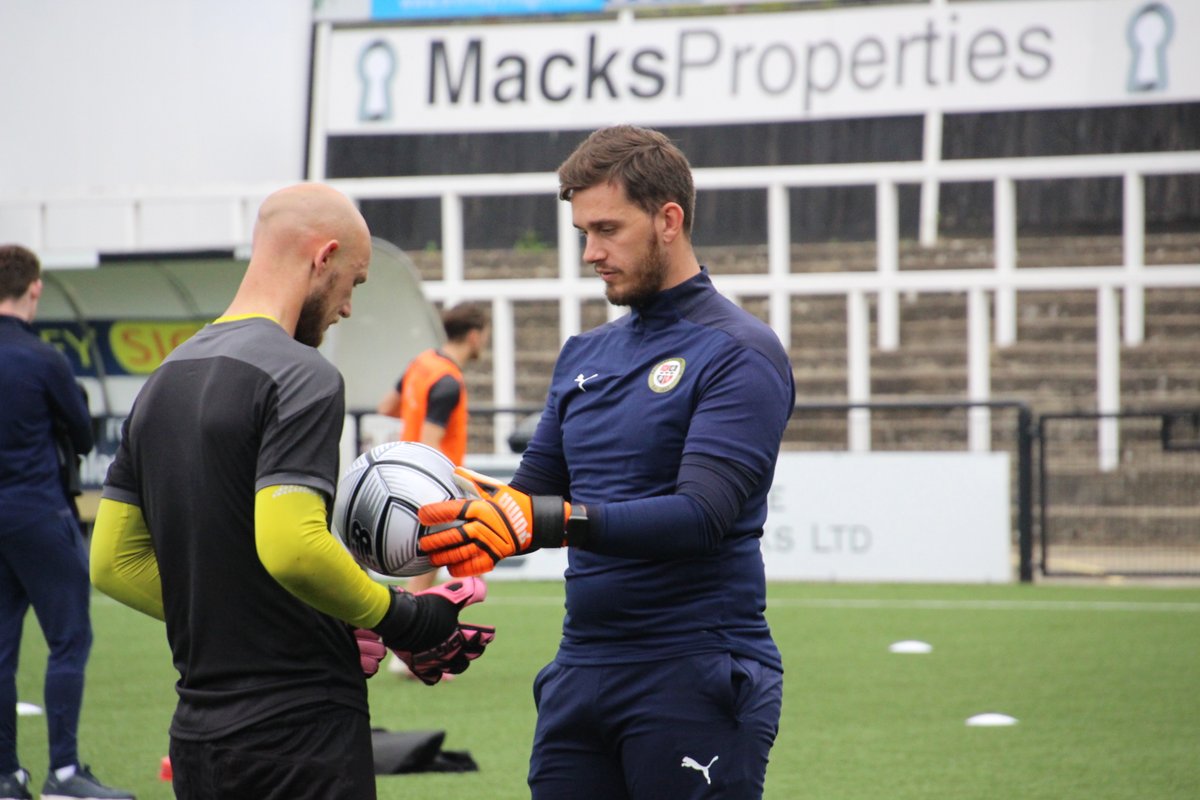 BromleyFCTrust's tweet photo. 🧤 𝙂𝙊𝘼𝙇𝙆𝙀𝙀𝙋𝙀𝙍 𝙏𝙍𝘼𝙄𝙉𝙄𝙉𝙂

New sessions every Friday 5:30-6:30pm open to boys &amp; girls aged 6-17 and are led by @bromleyfc First Team GK Coach Brannon Daly, alongside a team of qualified coaches.

Details &amp; online booking 👉 https://t.co/1THhAJAbgB

#WeAreBromley https://t.co/H5YHwWmG9Y
