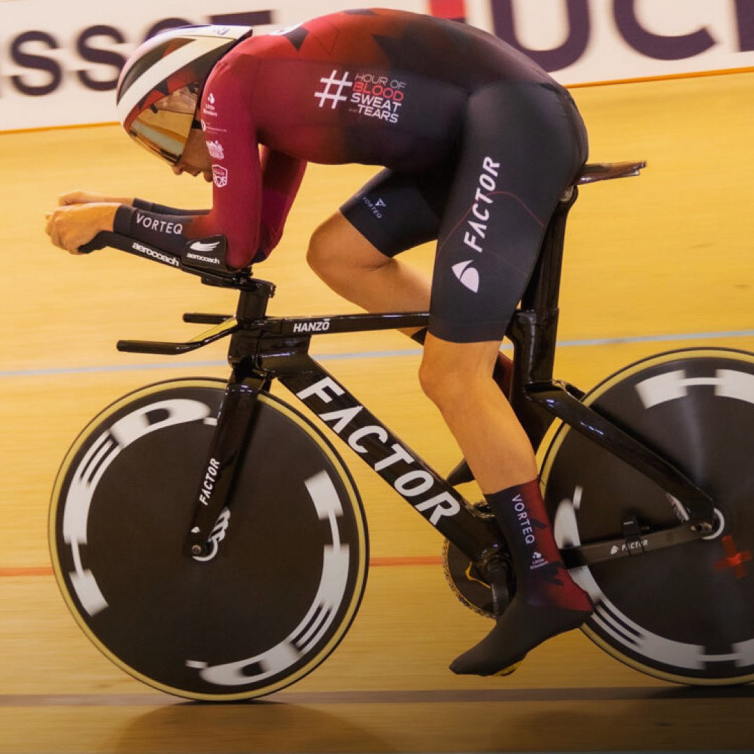 Tonight at 10pm UK time, Alex Dowsett will be attempting to break the Hour Record in Aguascalientes velodrome, Mexico 🇲🇽 Alex previously held the record back in May 2015 but the bar has since been raised to 55.089km. 🎥 youtu.be/9DdhKAvoAvc #vorteqsports #aero #hourrecord