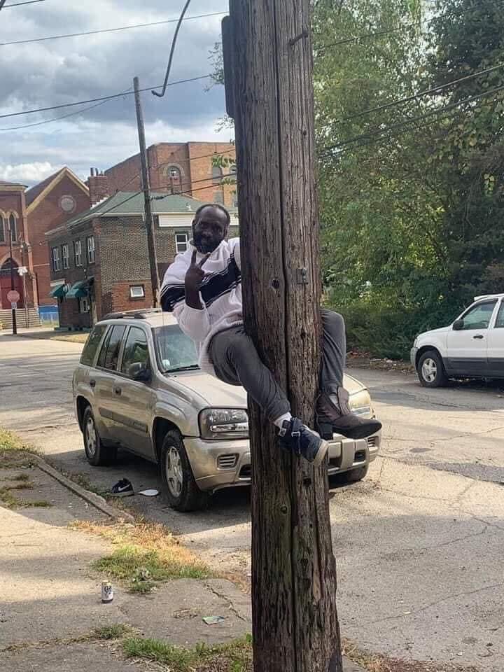 RShotmom's tweet photo. Now booking photo shoots. In the hood where it’s good niggas get creative.. #GetWMe🧏🏽♀️ https://t.co/2cdoSITD69
