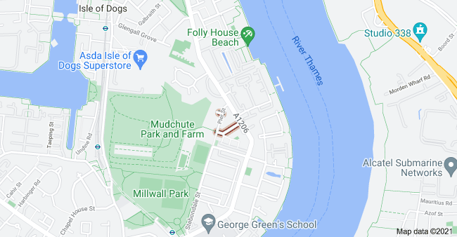 LondonFire's tweet photo. Six fire engines and around 40 firefighters have been called to reports of a fire in Pier Street #IsleofDogs. More info to follow. https://t.co/By2CLwYwI9