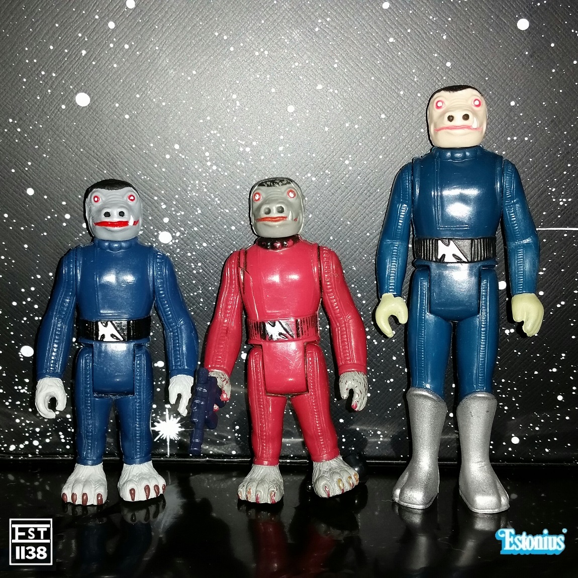 estonius1138's tweet photo. ♬Will The Real Snaggletooth Please Stand Up?!♬

Photo &amp; Graphic Design By Me

#snaggletooth #zutton #starwars #lucasfilm #movies #film #kenner #actionfigures #actionfigurephotography #toys #toyphotography #toyphoto #toypics #toycollection #toycommunity #nerd #geek #scifi https://t.co/zdxJribBE2