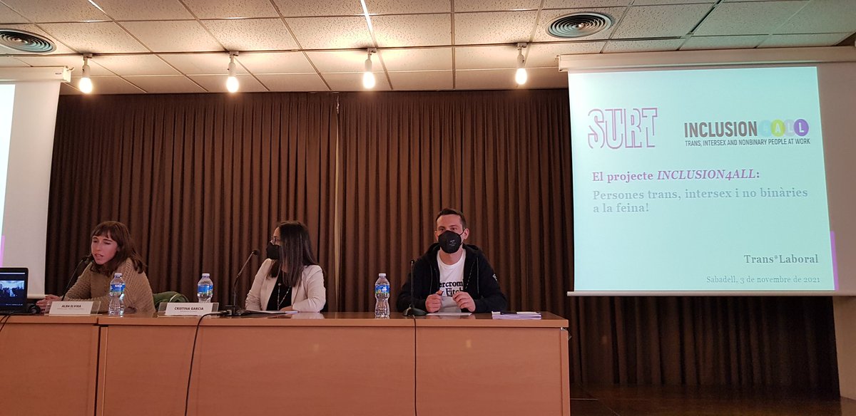 isa_silke's tweet photo. Ens presenten tres projectes: 
L'Alba Elvira, Inclusion4all (@Fundacio_Surt).
Niurka, Yes We Trans.
La Cristina Garcia i el Carlos Pereira el projecte TransRassa Ocupació (@TrsOcupacio).
#translaboral #ocupacio #LGTBQ https://t.co/OdVZmCYid6