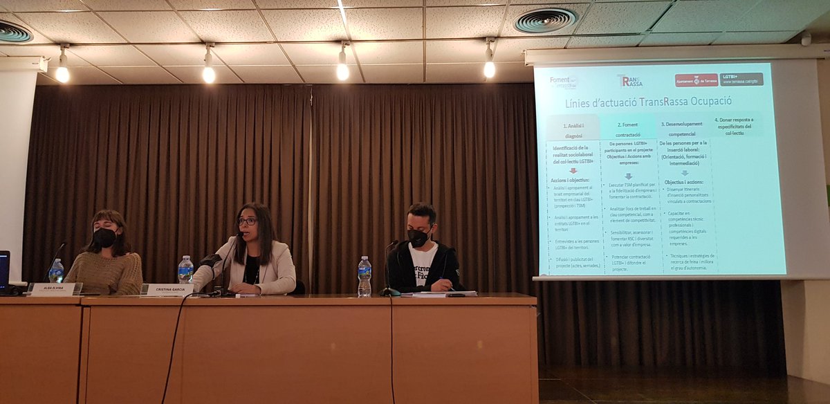 isa_silke's tweet photo. Ens presenten tres projectes: 
L'Alba Elvira, Inclusion4all (@Fundacio_Surt).
Niurka, Yes We Trans.
La Cristina Garcia i el Carlos Pereira el projecte TransRassa Ocupació (@TrsOcupacio).
#translaboral #ocupacio #LGTBQ https://t.co/OdVZmCYid6