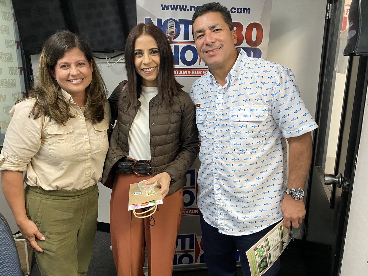 Creahuellas's tweet photo. Empresarias puertorriqueñas presentan sus empresas en Jugando Pelora Dura en radio. Marisol Villalobos es la dueña de Amasar. Productos hechos a base de pana. Producido en Jayuya. Mientras, Bettina Mercado, produce cosméticos. #primex #ecowords https://t.co/L9UuEmEyNL