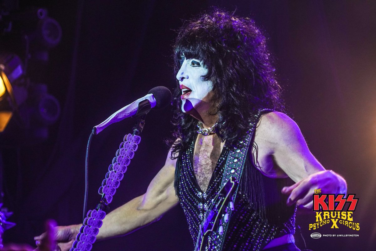 kiss's tweet photo. You Gotta Live Like You're On Vacation! Thank You #KISSNAVY! We had an AMAZING time on @TheKISSKruise X! Can't wait until next year! https://t.co/60dMF9NGUk