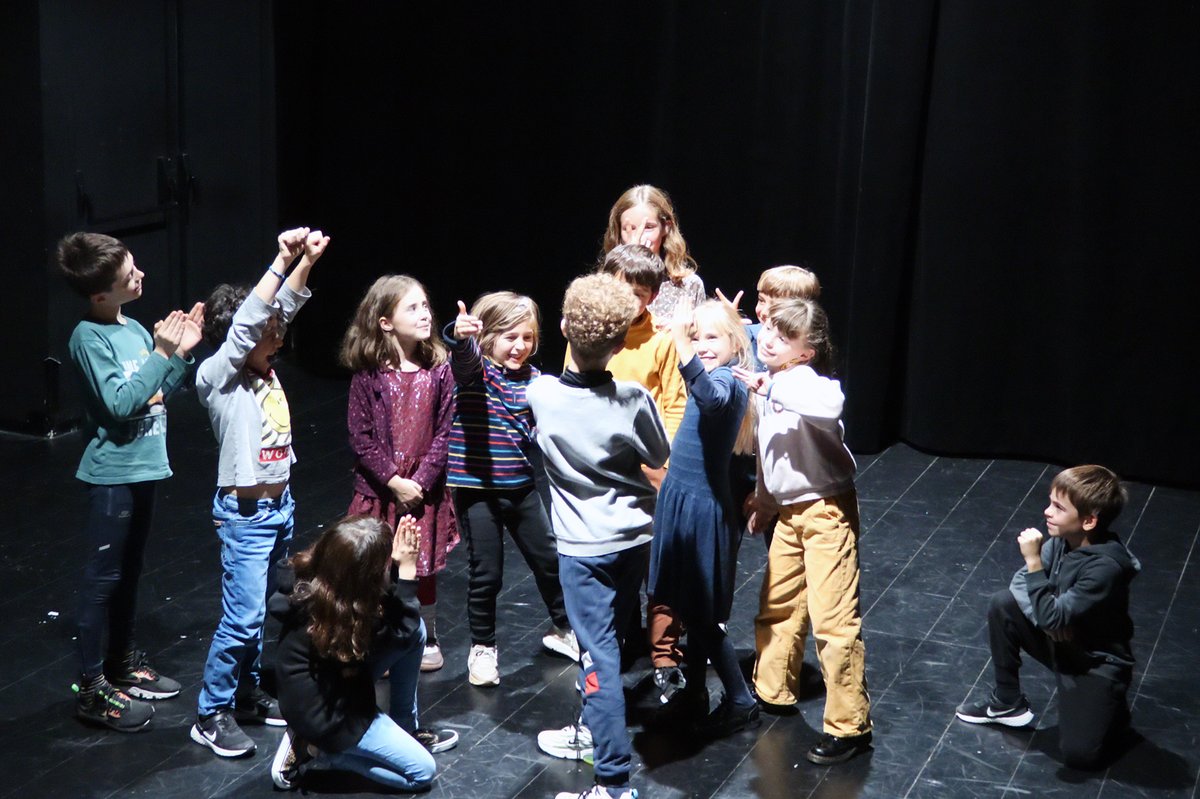 [EN IMAGES]
La semaine dernière, douze enfants de 7 à 11 ont participé au premier stage d'initiation au théâtre de la saison, mené par Romain Gillot - membre de la Jeune Troupe - et Loïc Renard.
Découvrez quelques images de leur restitution !
© photos : Comédie - CDN de Reims