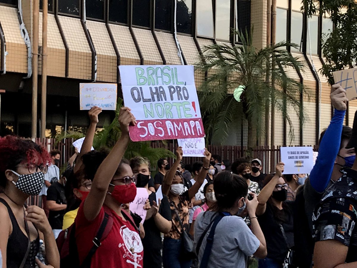 gergedu's tweet photo. Hoje faz 1 ano que um estado brasileiro inteiro ficou sem energia! Até hoje sofremos com perdas daquele período, mas o nosso povo continua pagando uma das energias mais caras do país e não tem quando mais precisa porque vive caindo! #SOSAmapa https://t.co/YRId3FacGU