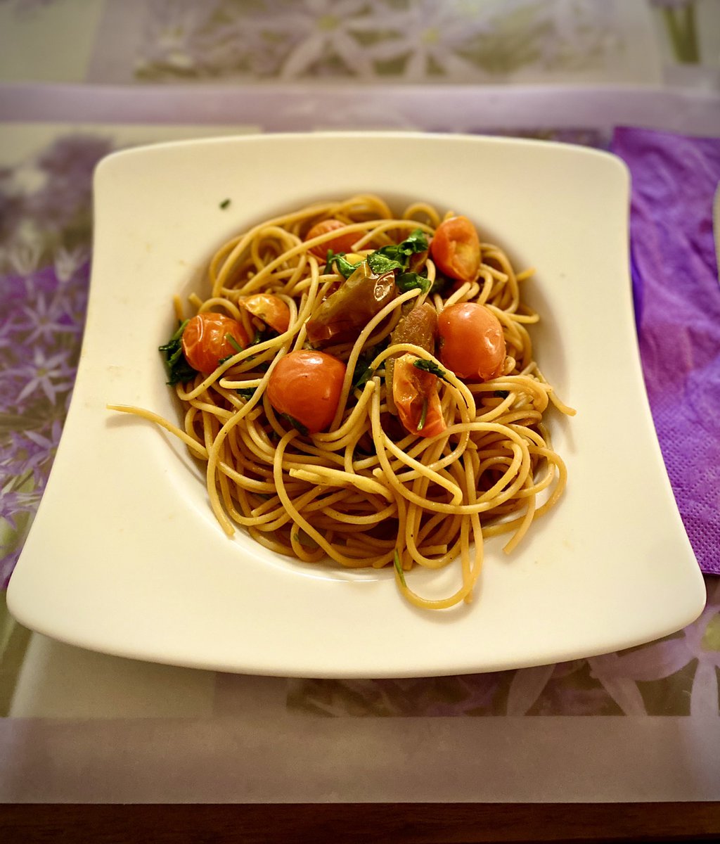 steschny's tweet photo. Linsenspaghetti mit Tomaten 🍅 und Rucola #änGuete #KochenmitClaSte @migros #MigustoRezept https://t.co/iZ0CJFvMlC
