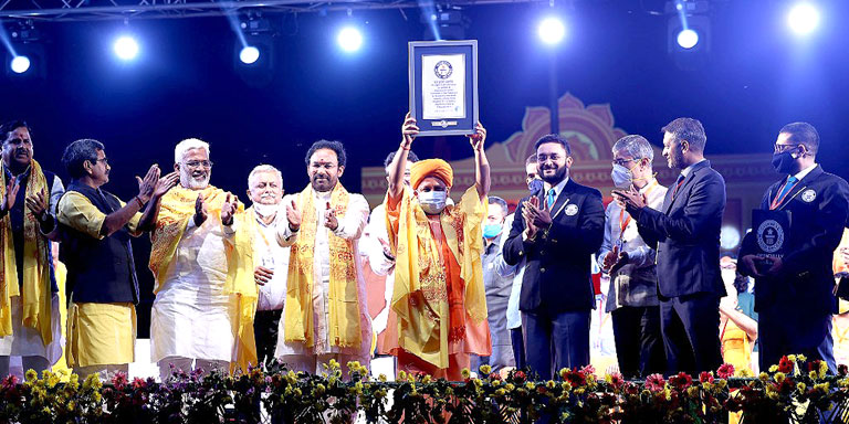 myogiadityanath's tweet photo. 'दीपोत्सव की दिव्य कांति से शोभायमान पावन श्री राम नगरी' https://t.co/eUj9ibVynR