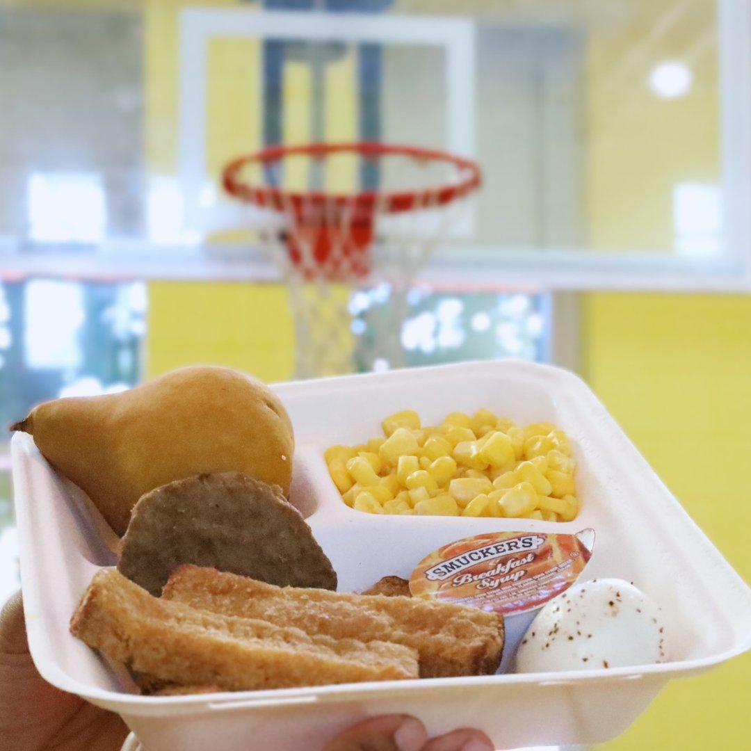 SodexoMagicDCPS's tweet photo. Breakfast for lunch is a slam dunk 🏀!
 @Barnarddcps 
#DCPSrising #FrenchToastSticks #Pears #FoodGrams #DClunch #SodexoMagic https://t.co/bYj8e1wE5E