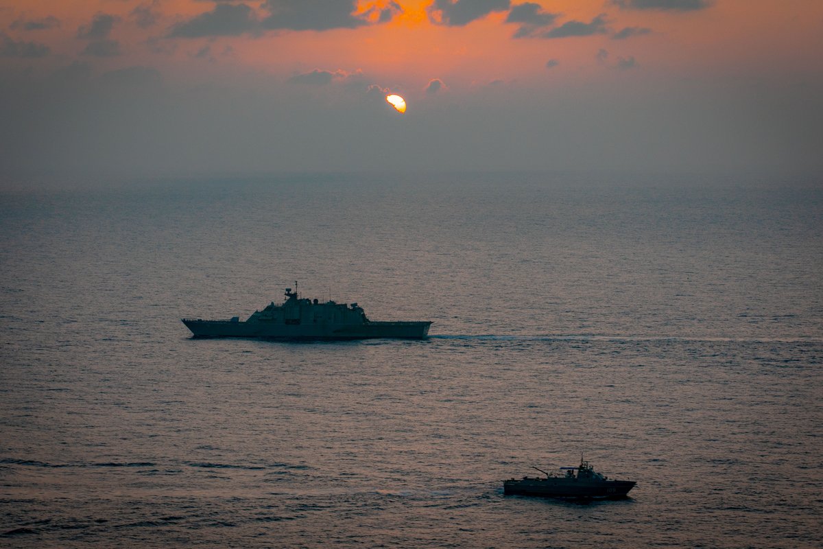 Practice makes perfect! 🇩🇴 ⚓ 🇺🇸 
#NavyPartnerships 

#USSSouixCity (LCS 11) and the Dominican Republic navy participate in a bilateral maritime interdiction exercise in the Caribbean Sea. 

Read the story here: ⬇️ 
go.usa.gov/xegGy