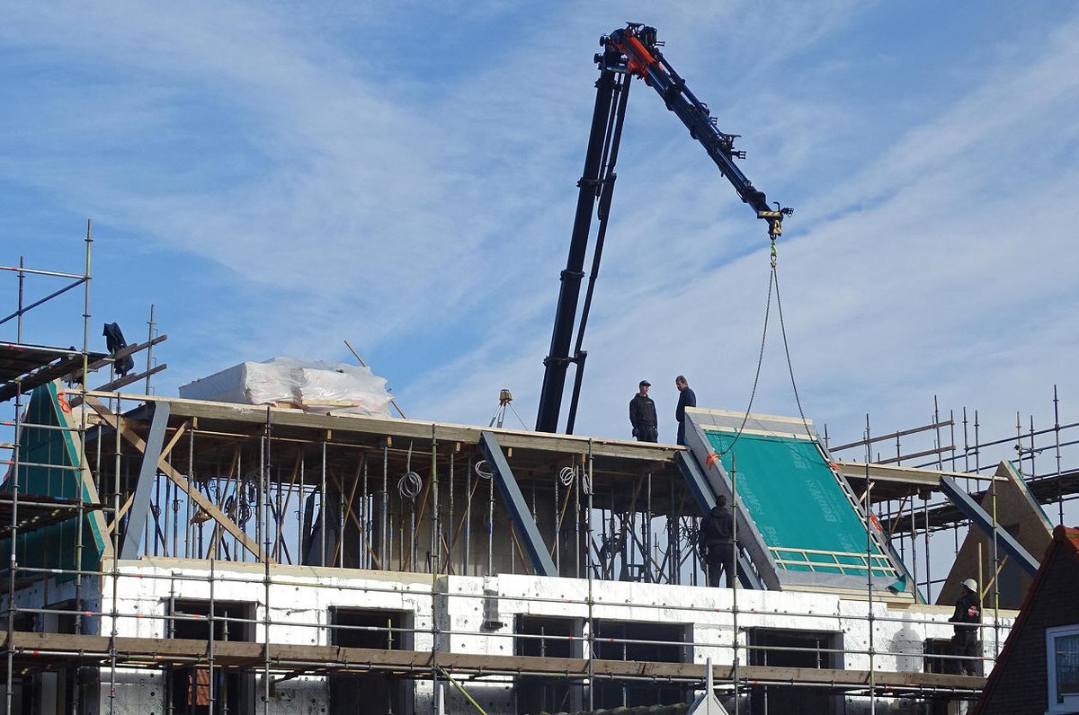 MarkerNews's tweet photo. Eerste dakpaneel aangebracht op Buurterstraat 2
https://t.co/lnfjBQkXDL #Marken #Buurterstraat #Buurterstraat2 #EilandraadMarken #seniorenappartementen #bouwproject #huurappartementen #dakconstructie #dakpanelen https://t.co/Cblsi9gvE9